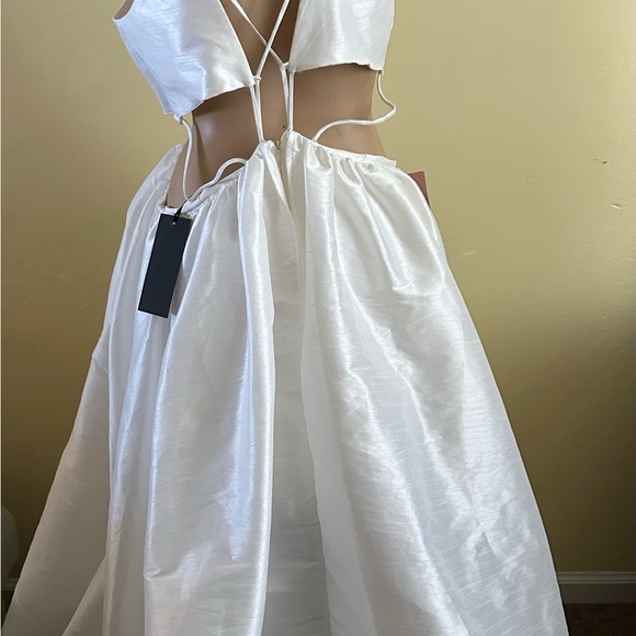 Helen O’Connor – Super Nova Gown – White - Picture 14 of 14